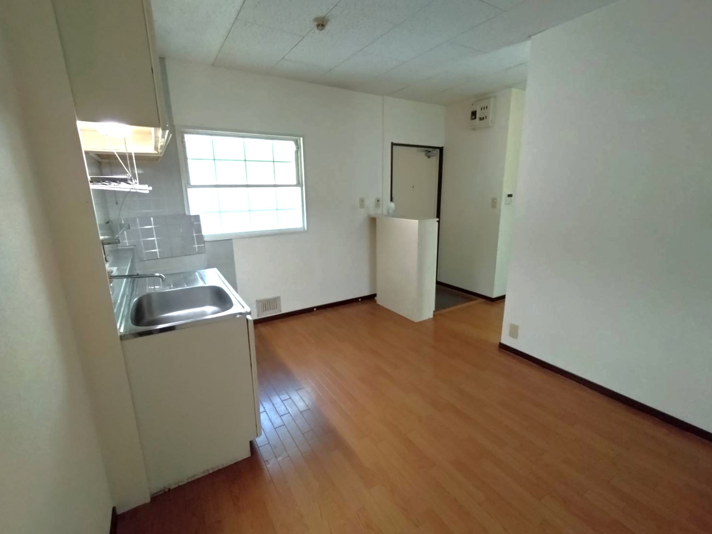 ハイフォーレストAの居間・リビング