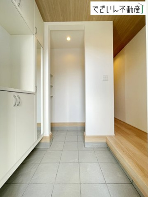 【玄関】 | GRAFARE 行田市桜町　新築住宅 | 現地(2026年3月撮影)