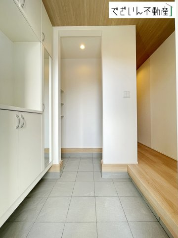 【玄関】 | GRAFARE 行田市桜町　新築住宅 | 現地(2026年3月撮影)