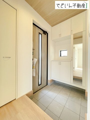 【玄関】 | GRAFARE 行田市桜町　新築住宅 | 現地(2026年3月撮影)