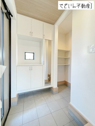 【玄関】 | GRAFARE 行田市桜町　新築住宅 | 現地(2026年3月撮影)