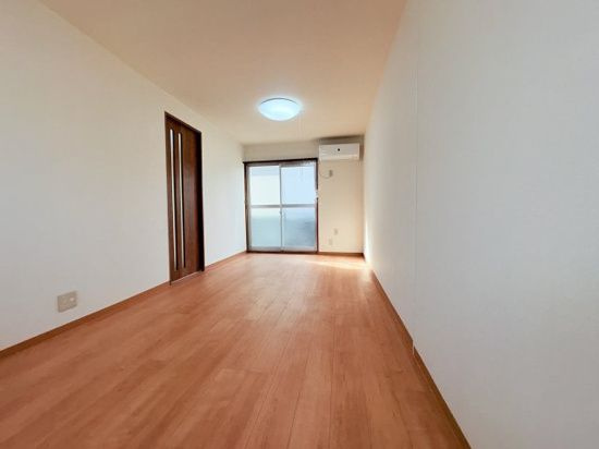 サンライズ島崎の居間・リビング