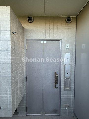 【玄関】 | ローソン　徒歩5分、イオンモール座間　徒歩18分とお買い物施設も豊富です♪