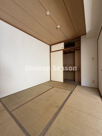 【和室】 | リビングに隣接した和室は、少し横になりたいときに重宝します◎