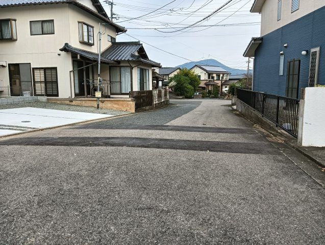武雄市大字昭和1期の前面道路含む現地写真