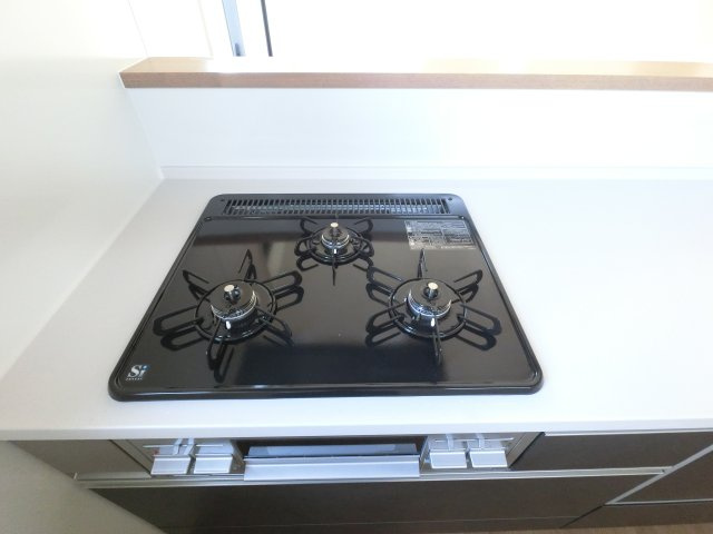 武雄市大字昭和1期のキッチン|お料理しやすい3口コンロ♪