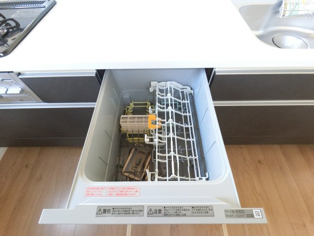 武雄市大字昭和1期のキッチン|食洗器付で家事が時間短縮できます。