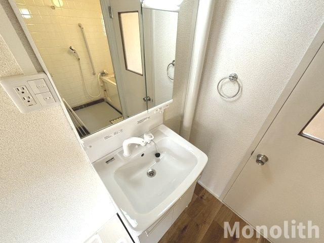 鶴山台55号棟の洗面所