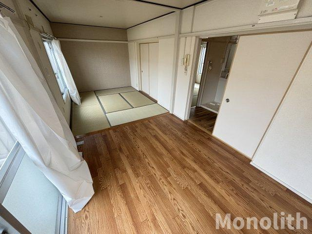 鶴山台55号棟の居間・リビング