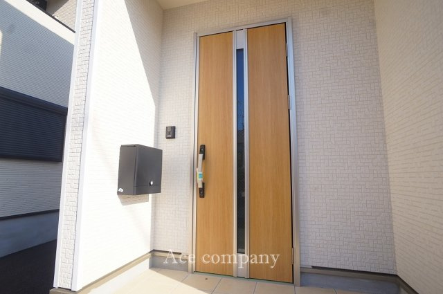 【玄関】 | 東大阪市稲田本町1丁目　【4号棟/全5棟】 | 防犯カメラ・TVモニターホン・人感センサー付玄関灯完備です☆