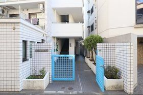 トップ本郷のエントランス