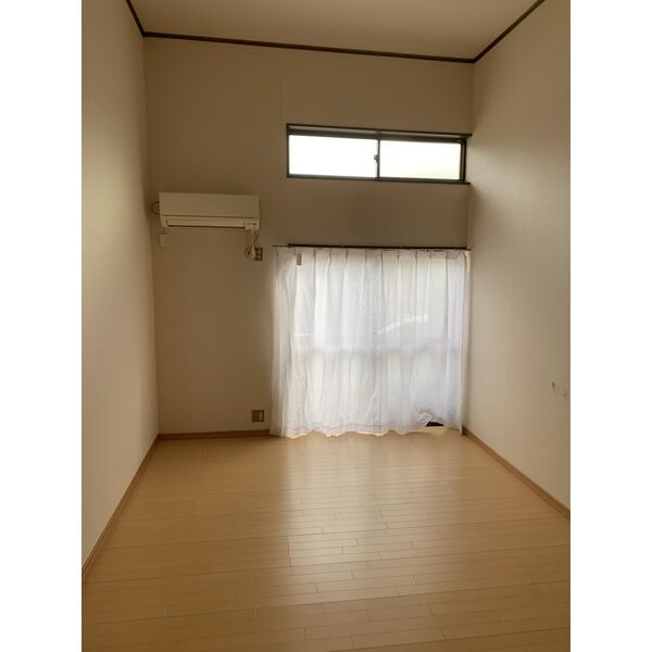 メゾンクレールの居間・リビング