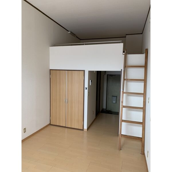 メゾンクレールの居間・リビング