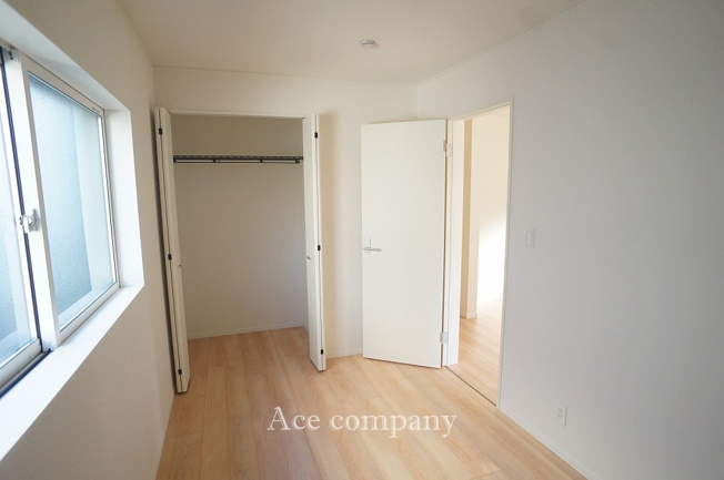 【内装】 | 東大阪市稲田本町1丁目　【5号棟/全5棟】 | 【1階：サービスルーム5帖】クローゼット完備です♪