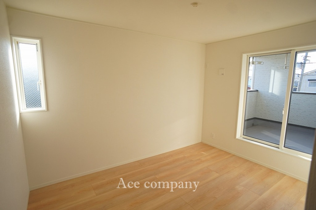 【子供部屋】 | 東大阪市稲田本町1丁目　【5号棟/全5棟】 | 【2階：洋室6.5帖】バルコニーに出入りできるお部屋です☆