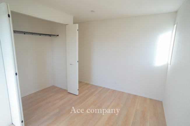 【子供部屋】 | 東大阪市稲田本町1丁目　【5号棟/全5棟】 | 【2階：洋室6.5帖】クローゼット完備です♪