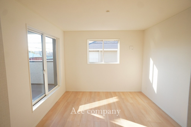 【寝室】 | 東大阪市稲田本町1丁目　【5号棟/全5棟】 | 【2階：洋室7.5帖】バルコニーに出入りできるお部屋です☆