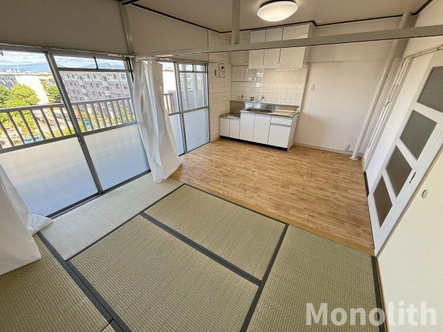 鶴山台2号棟の居間・リビング