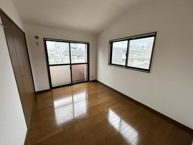 ロアール内坪井の洋室