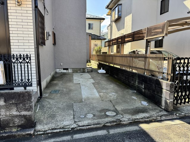 八王子市　四谷町　中古戸建ての駐車場|～カースペースは1台分～