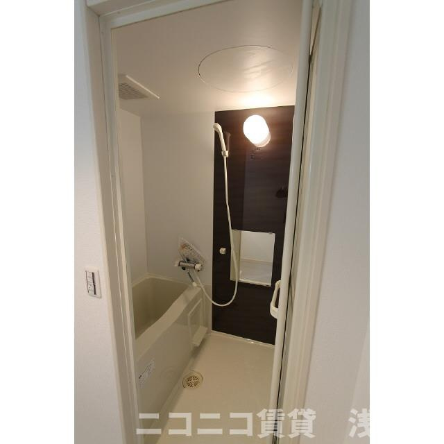 クイーンズコートⅡの浴室