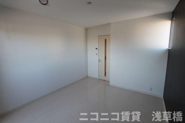 クイーンズコートⅡの居間・リビング