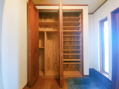 【収納】 | 世田谷区中町１丁目中古戸建 | 3LDKに加え、収納力抜群のWICと多目的に使えるS（納戸・在宅ワーク・趣味部屋に◎）。使い方は自由自在！