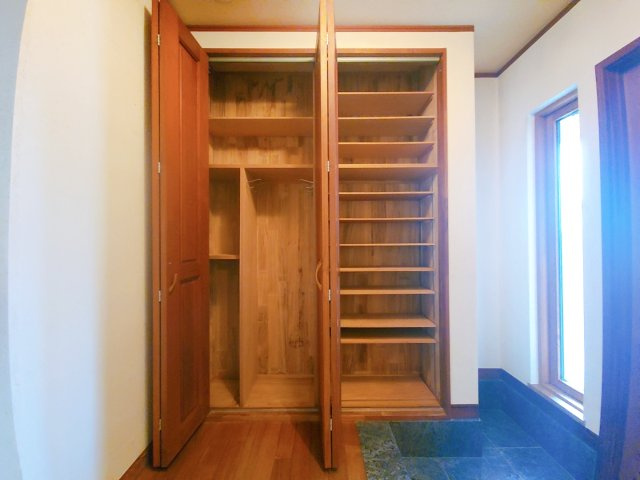 【収納】 | 世田谷区中町１丁目中古戸建 | 3LDKに加え、収納力抜群のWICと多目的に使えるS（納戸・在宅ワーク・趣味部屋に◎）。使い方は自由自在！
