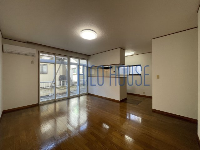 嵐山町志賀戸建の居間・リビング