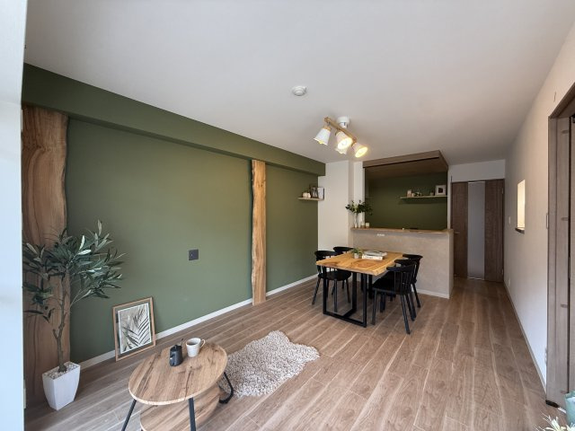 ヴィオス北大路4階　天然木フルリノベーションの居間・リビング