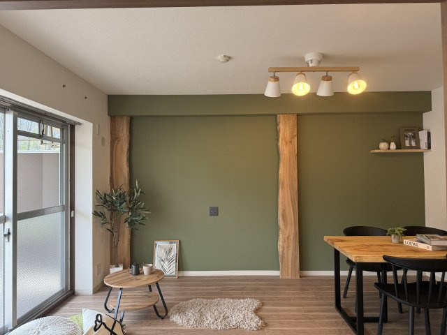 ヴィオス北大路4階　天然木フルリノベーションの居間・リビング