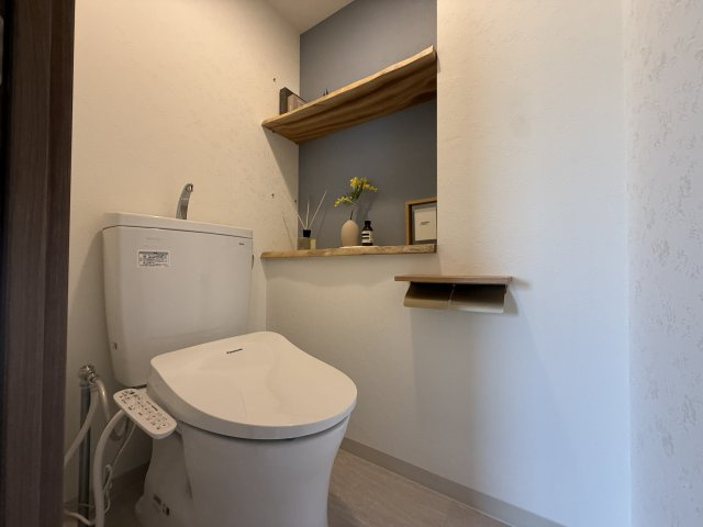 ヴィオス北大路4階　天然木フルリノベーションのトイレ
