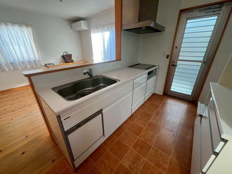 米子市旗ヶ崎9丁目中古戸建のキッチン|キッチンになります。
約4帖となっております。