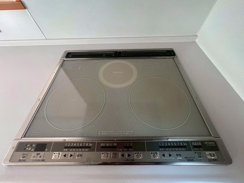 米子市旗ヶ崎9丁目中古戸建のキッチン|3口IHとなっております〇