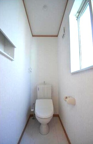 西区児玉２丁目戸建賃貸Ａのトイレ