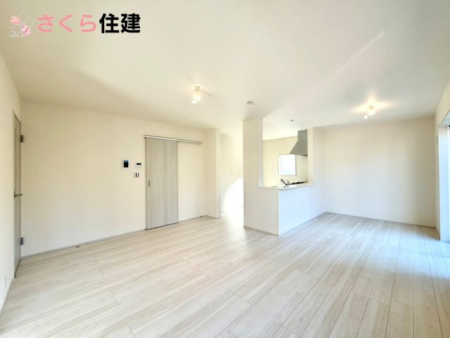 リーブルガーデン　宇都宮緑第９　１号棟のキッチン|対面式システムキッチン。リビングを見渡せるキッチンで家族の様子をうかがいながら料理がはかどりそう！
