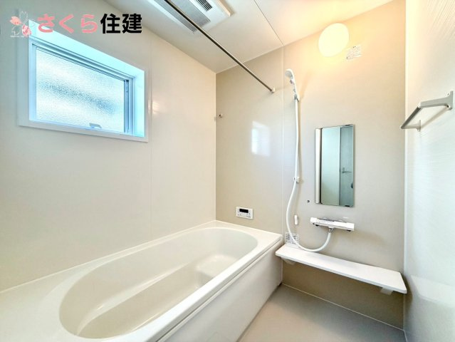 リーブルガーデン　宇都宮緑第９　１号棟の浴室|梅雨の時期は大活躍の浴室乾燥機！家族の数だけ増える洗濯物もしっかり乾かせます
