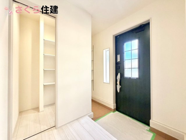 リーブルガーデン　宇都宮緑第９　１号棟の玄関|人を迎え入れる最初の場所は清潔感がある空間にして、帰った時も『我が家』を最初に感じて貰える素敵な空間