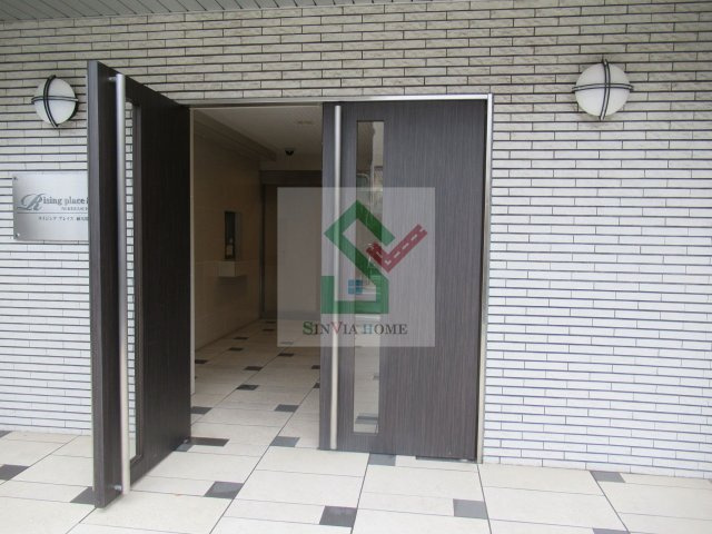 ライジングプレイス練馬関町のエントランス