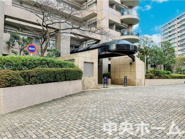 シテヌーブ北千住30Aのエントランス|【エントランス】マンションのエントランスは、その物件の印象を決める、顔とも言える場所です。毎日通る場所ですからきれいなのが一番です。