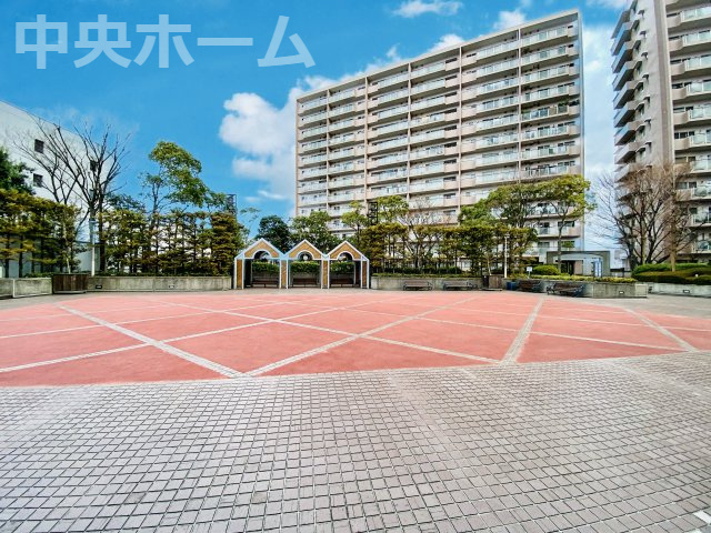 シテヌーブ北千住30Aの中庭|敷地内には緑も多く住環境良好です