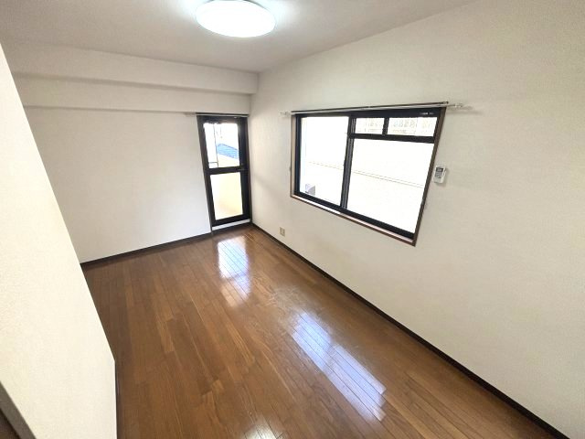 クラウンハウスの洋室