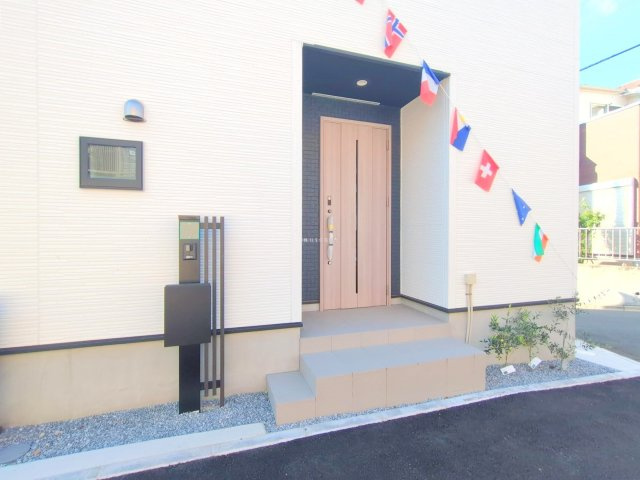 富士見市山室２丁目の新築一戸建の玄関