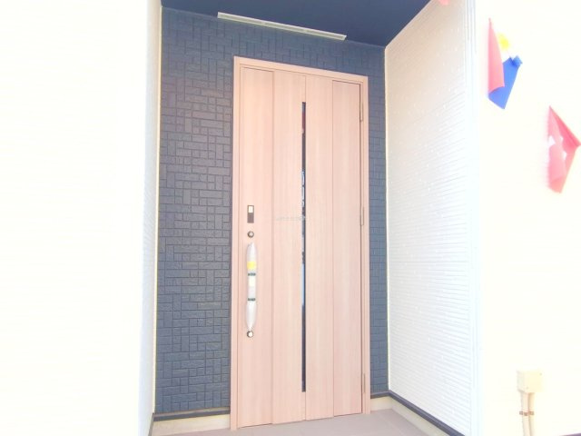 富士見市山室２丁目の新築一戸建の玄関
