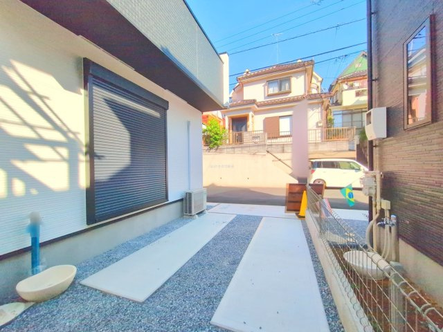 富士見市山室２丁目の新築一戸建の駐車場