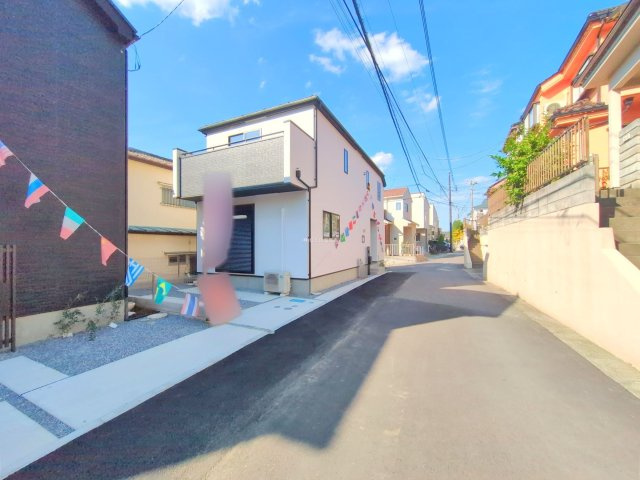 富士見市山室２丁目の新築一戸建の前面道路含む現地写真