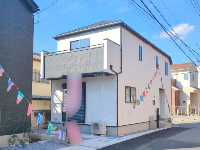 富士見市山室２丁目の新築一戸建の外観|2025年11月撮影　
ららぽーと富士見が気軽に行ける近さにあり、生活利便性の高い立地！
税の優遇が受けられる長期優良住宅！
資料請求やご見学などお気軽にお問い合わせください。