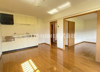 丹波篠山市東吹の賃貸マンションのキッチン|収納スペースも豊富♪