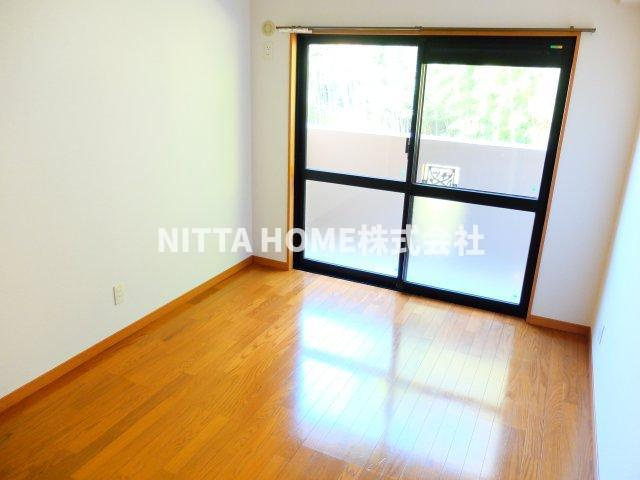 丹波篠山市東吹の賃貸マンションの子供部屋|明るい室内です！