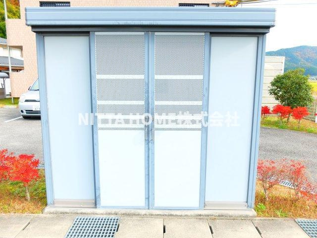 丹波篠山市東吹の賃貸マンションのその他共用部分|敷地内ごみ捨て場も完備！